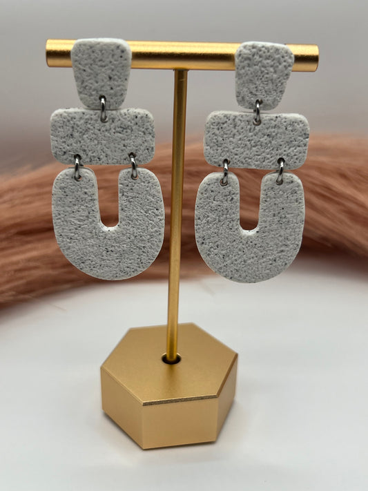 Geometric trio dangles