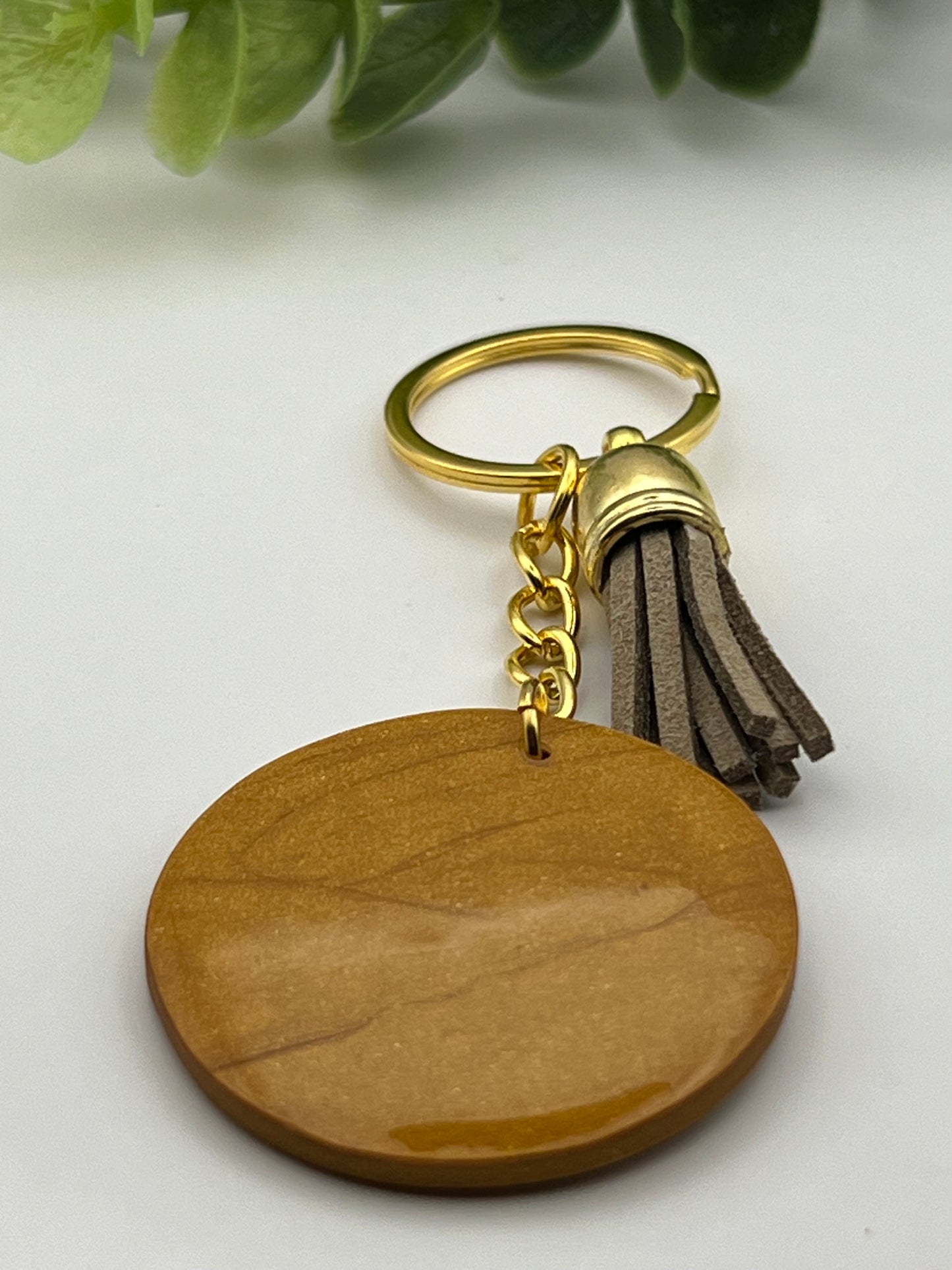 Taupe scriptural keychain