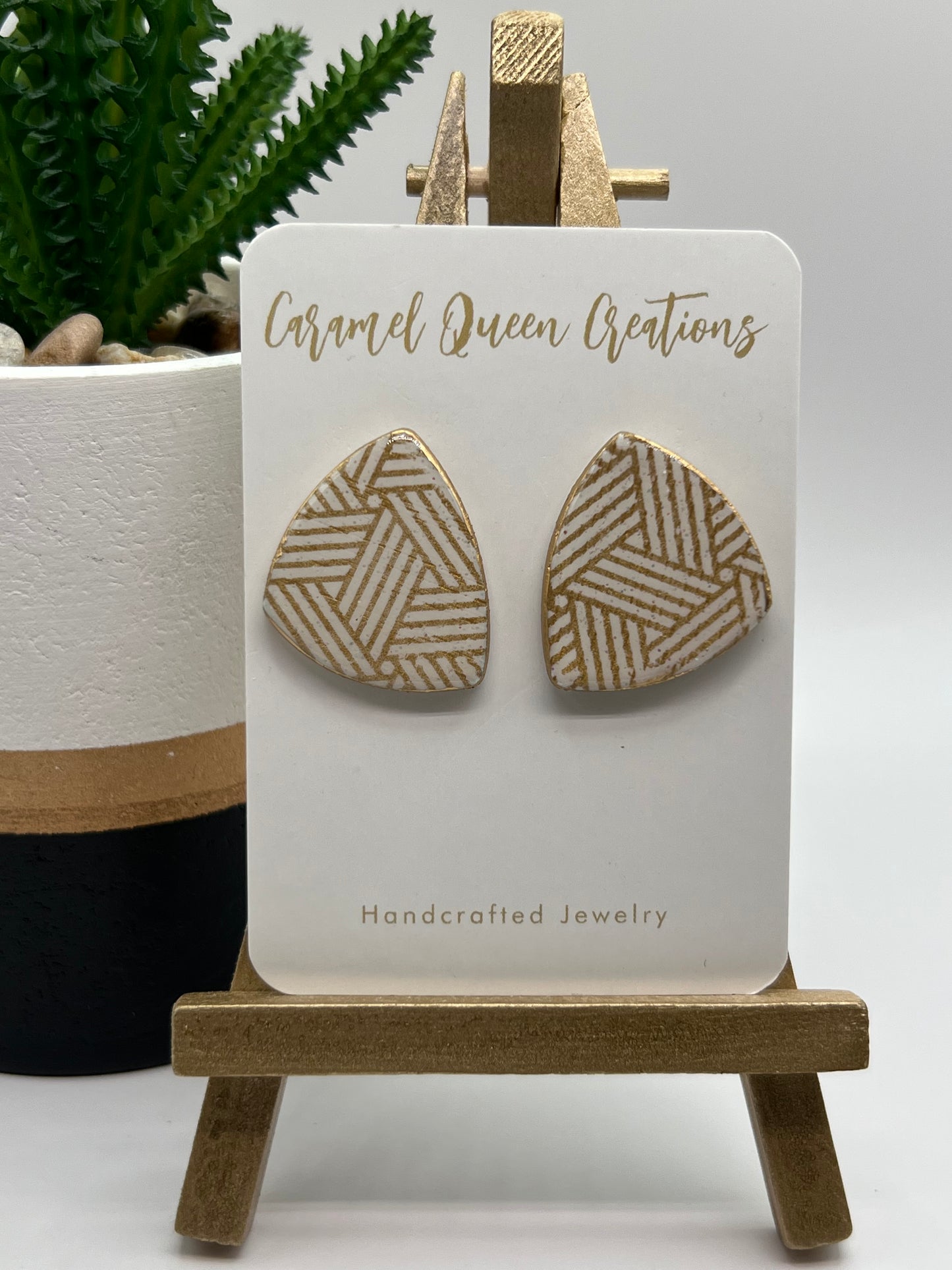 Geometric design stud