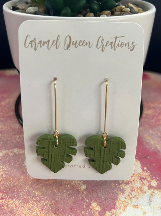 Monstera leaf dangles