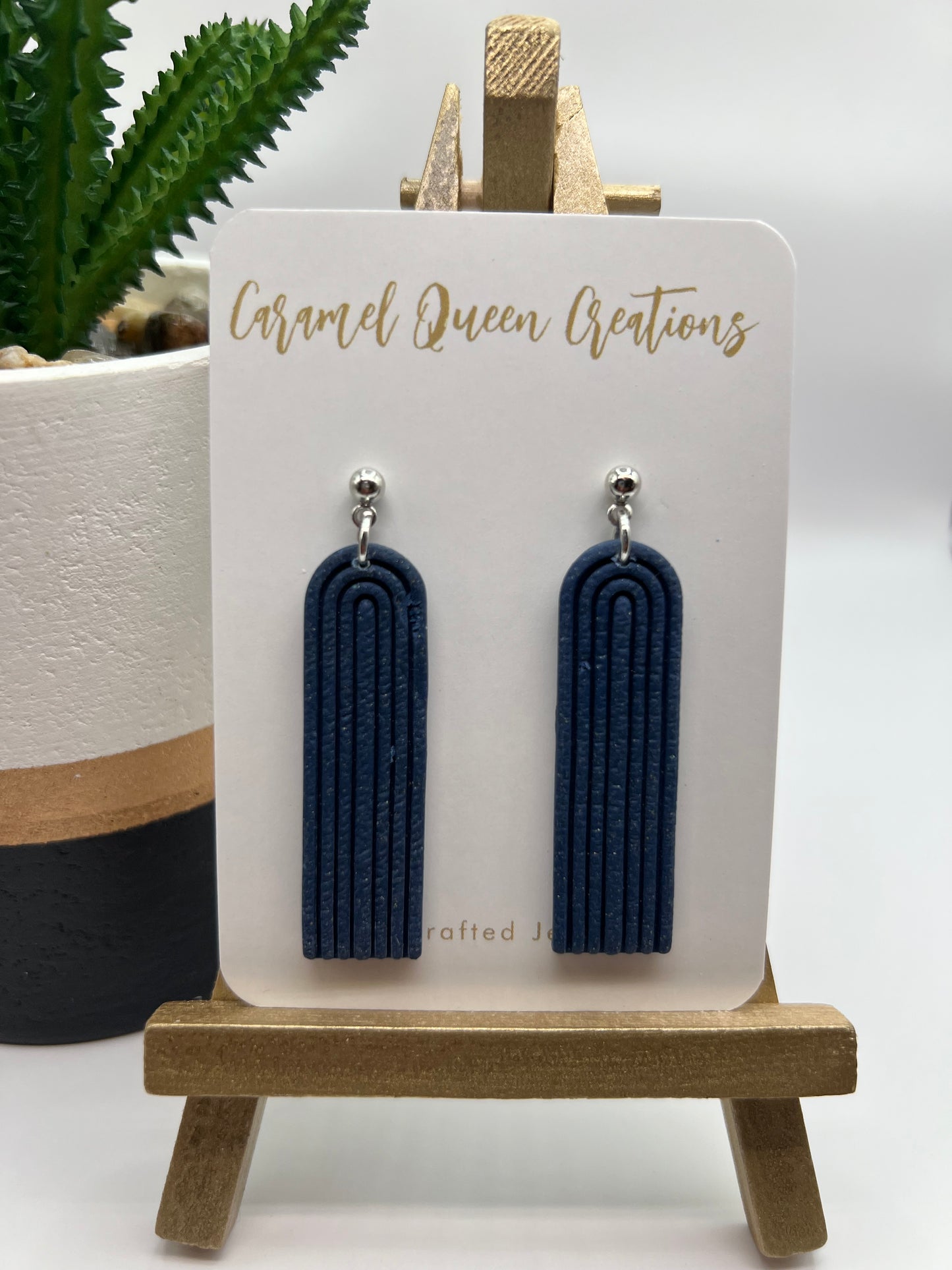 Elongated imprinted dangles
