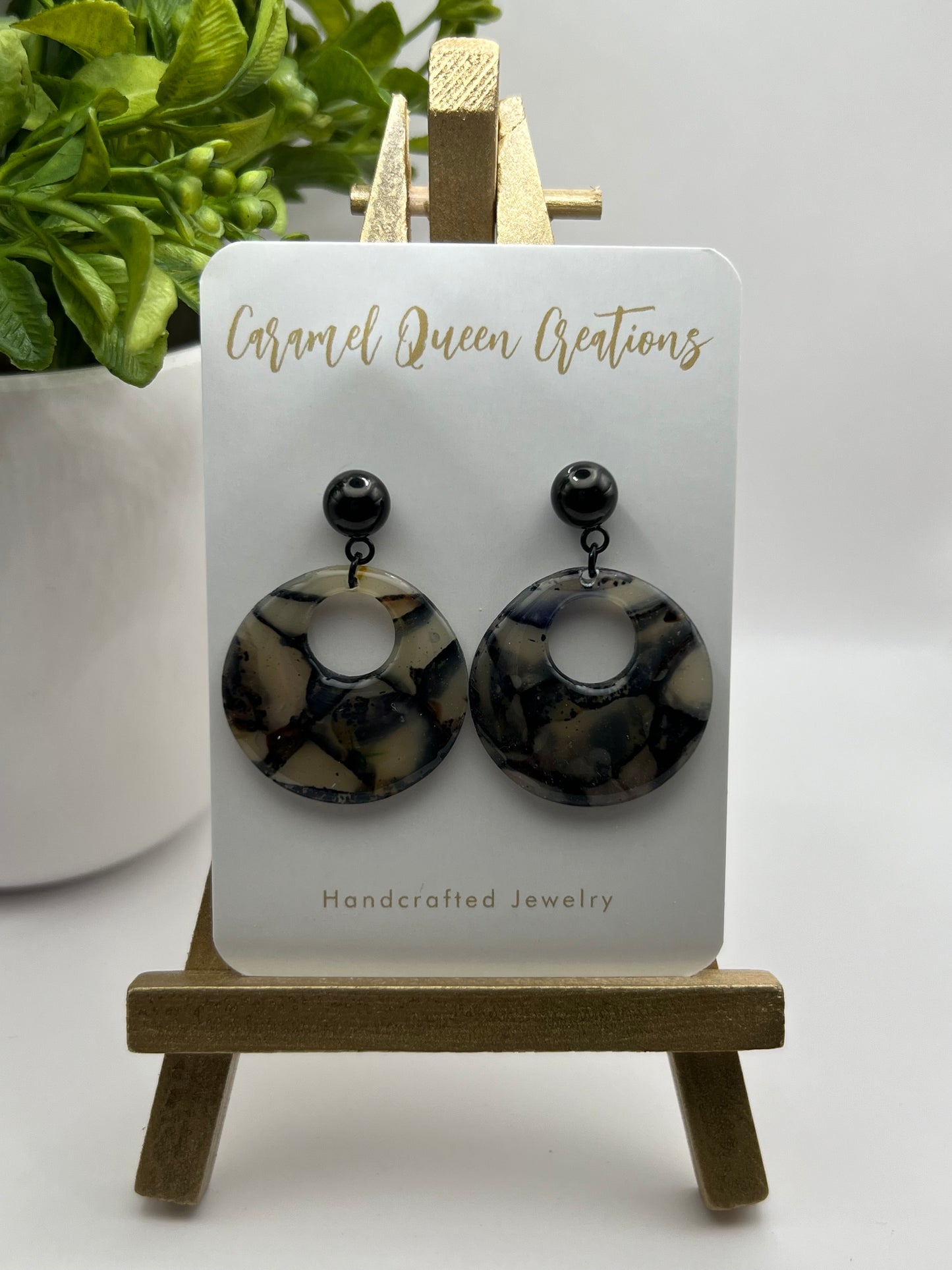 Medium black marbled polymer clay