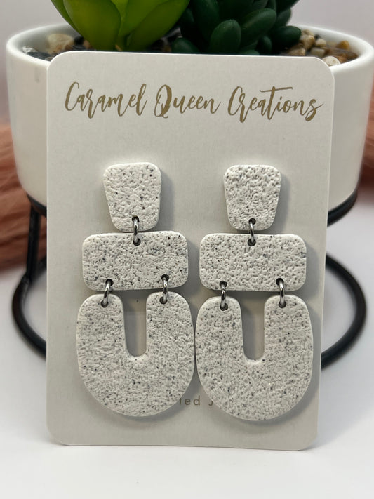Geometric trio dangles