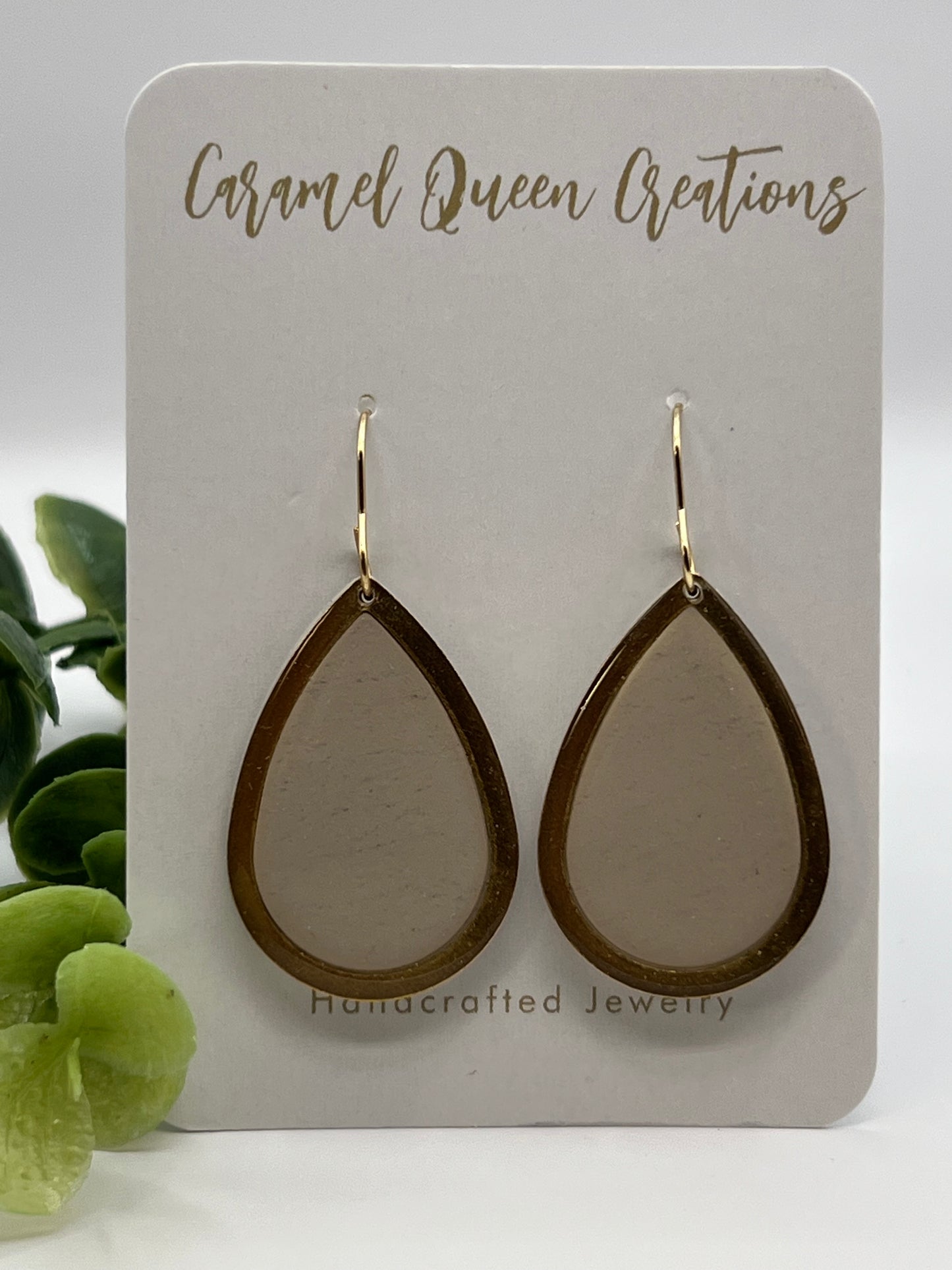 Beige teardrop gold dangles