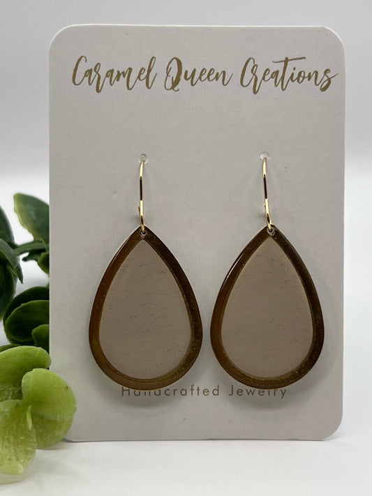 Beige teardrop gold dangles